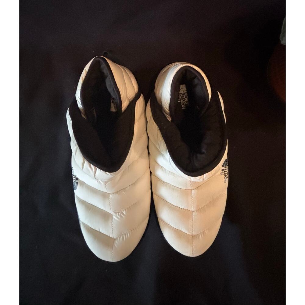 NWOT Women’s North Face TNF White Thermoball Insulated Traction Bootie, size 9 - Picture 5 of 7
